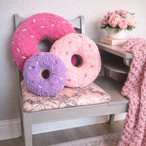 Crochet Donut Pillow Pattern PDF – Amigurumi Donut Plush in 3 Sizes + Donut Holes – Food Crochet Toy – Beginner Friendly Instant Download