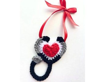 Crochet Stethoscope Pattern PDF – Nurse Crochet Gift – Easy Nurse Amigurumi Keychain – Nursing School Graduation Gift – Instant Download