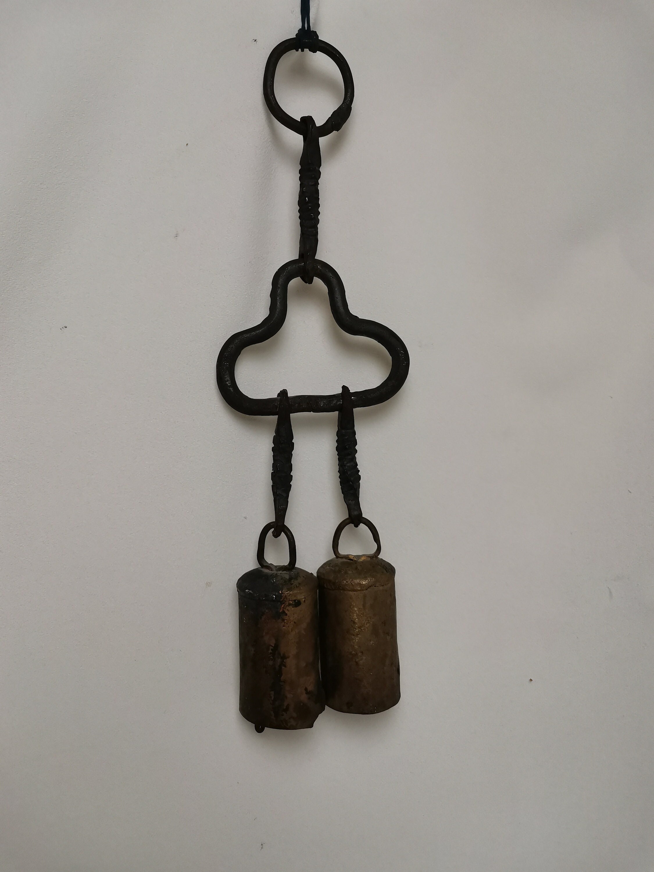 Mucca cavallo pecora pascolo campana di rame piccola campana di ottone bovini ca
