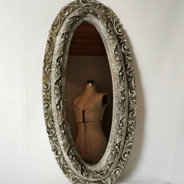 Miroir ovale antique avec boucles et feuilles de bois pressé en vert brun blanc miroir ovale étroit des années 1930 miroir antique art déco