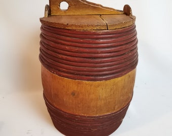 Small antique barrel with wicker 19th century antique wooden bucket in beige and burgundy red | Small barrel with lid folk art wood bucket