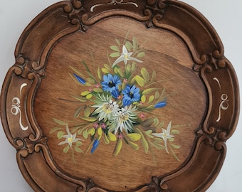 木製彫刻トレイ 花模様 手描きの花が描かれたアンティークの丸い木製トレイ 1930年代 花が描か