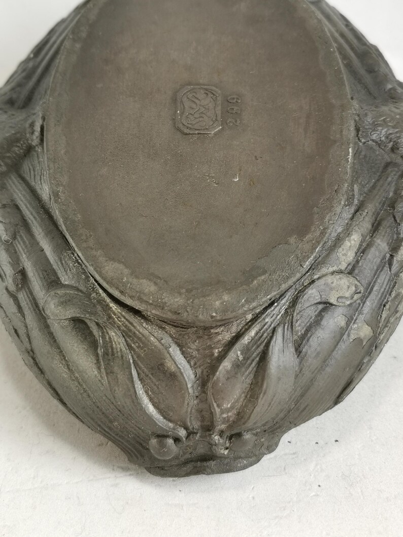 Antique pewter ashtray with two swans 1900s Art Nouveau | Decorative ashtray | Antique pewter swan ashtray | Art Nouveau swan dish image 18