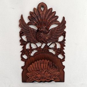 Porta cartas vintage tallado en madera de Indonesia años 60 Porta cartas de pared o pared con pájaro tallado en madera | Panel de talla de madera de Indonesia