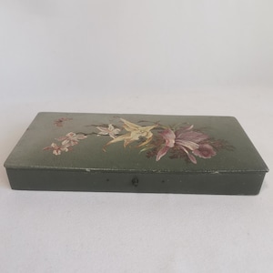 Boîte en bois ancienne avec des lys années 1920 Trousse décorative | Porte-stylo ancien | Boîte antique bleu-gris à compartiments | Buis fleuri