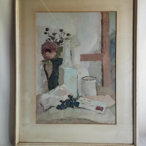 Pintura original antigua bodegón con flores uvas botellas y carta en marco década de 1920 Óleo sobre cartón | Bodegón antiguo con flores