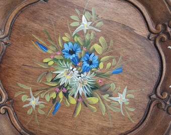 手描きの花が描かれたアンティークの丸い木製トレイ 1930年代 花が描か