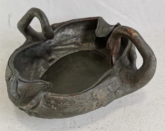 Antique pewter ashtray with two swans 1900s Art Nouveau | Decorative ashtray | Antique pewter swan ashtray | Art Nouveau swan dish