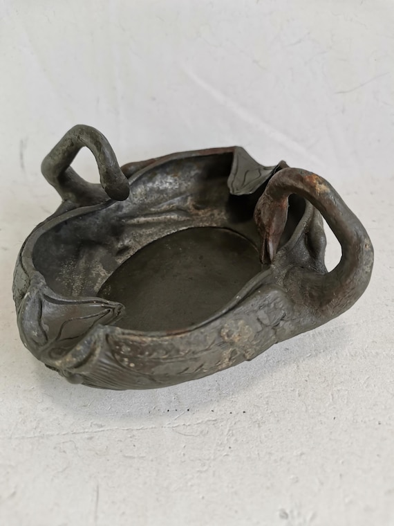 Antieke tin asbak met twee zwanen 1900s Art nouveau | Decoratieve asbak | Antieke pewter zwanen asbak | Art nouveau zwanen schaaltje