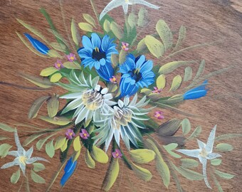 手描きの花が描かれたアンティークの丸い木製トレイ 1930年代 花が描か