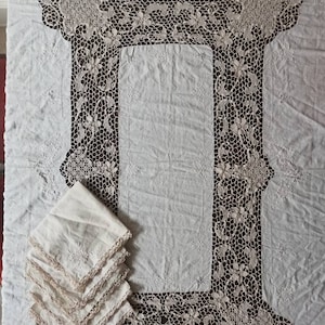Antieke creme wit tafelkleed met handgemaakt kant en borduurwerk met 5 servetten 1900s Reticella kant tafelkleed met openwerk borduurwerk