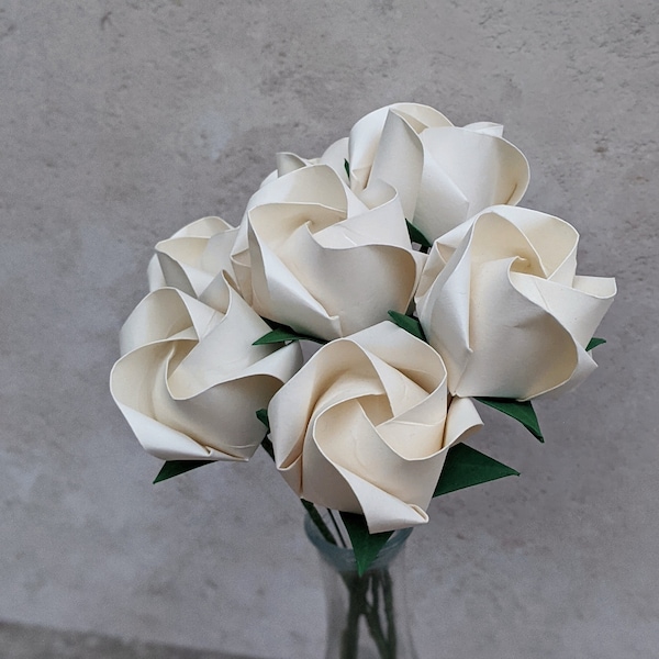 Roses en papier ivoire, bouquet de fleurs en origami, cadeau de 1er anniversaire pour femme, mariage respectueux de l'environnement, cadeau de fête des mères pour elle