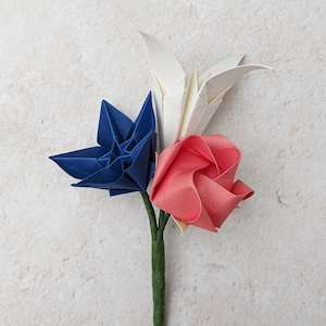 Occhiello origami, bouquet di fiori di carta, boutonniere alternativa per lo sposo, bouquet coordinato, matrimonio ecologico, testimone di nozze, groomsmen