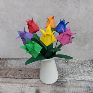Bouquet di tulipani di carta, fiori origami, decorazione da tavola primaverile, regalo di compleanno arcobaleno per lei, fiori riciclati ecocompatibili