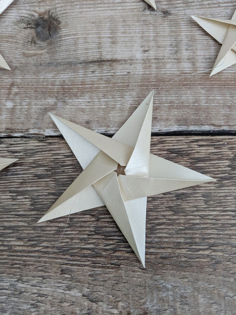 Guirlande d'étoiles en origami, décoration de Noël, guirlande d'étoiles en papier à suspendre, Noël nordique, mariage alternatif, guirlande d'étoiles de style scandinave Ivory