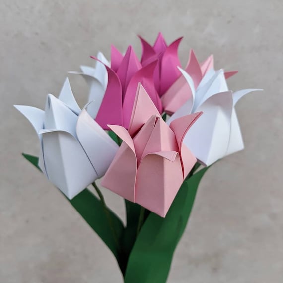 春のチューリップの花束、折り紙の花、テーブルデコレーション