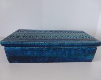 A Beautiful Bitossi/Aldo Londi, Rimini Blue Ceramic Box,  Form Number 1583, Italy 1960.