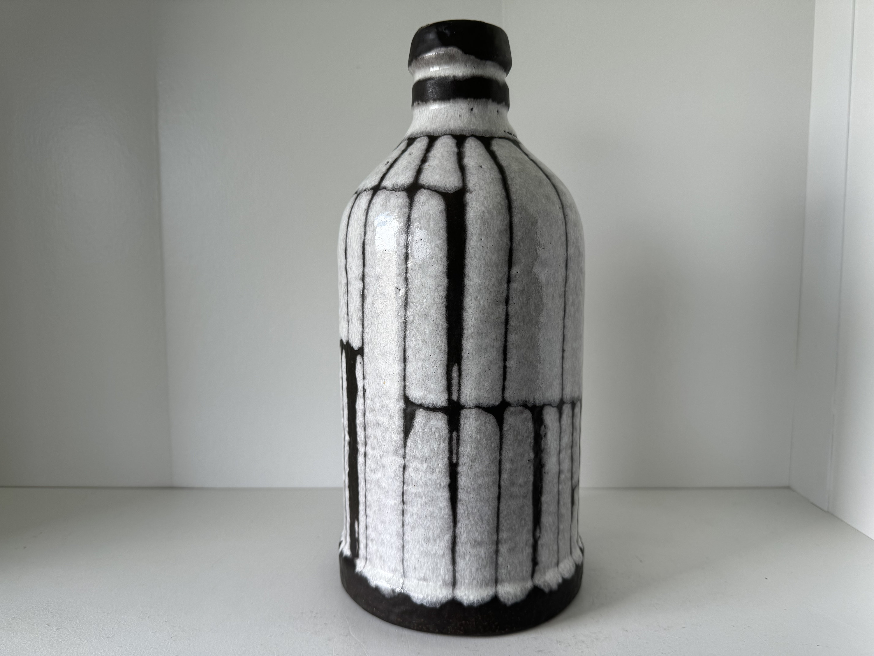 A Beautiful Carstens vase, Grey with Black stripes, Serie Island, Designer Gerda Heuckeroth, Form Number 190-31, West Germany 1970.