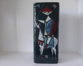A Beautiful XL Marcello Fantoni Vase, with two Image, Knight on horse and standing Knight, Italy 1960.