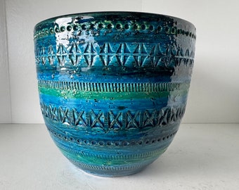 A Beautiful Bitossi Flowerpot, with the typical Bitossi glaze, Form Number 704-17, Italy 1970.