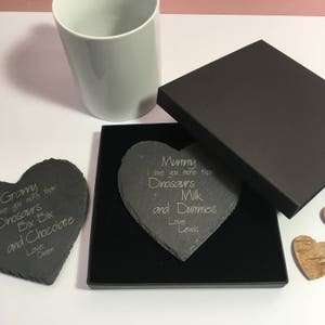 Gepersonaliseerde Heart Shaped Slate Coaster, Mothers Day Gift, Verjaardagscadeau, Aangepast cadeau met uw items vermeld voor mama, oma, papa, enz.