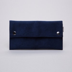 cartera azul marino suave y espacioso