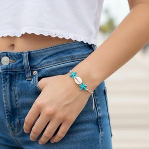 カウリーシェルの友情ブレスレット - ヒトデとゴールドビーズで調節可能なビーチギフト、手作りのサマージュエリー