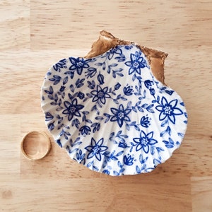 Blue and White Seashell Ring Dish, Natural Shell Jewelry Holder, Hand Painted, Coastal Home Beach Decor, Housewarming Gift