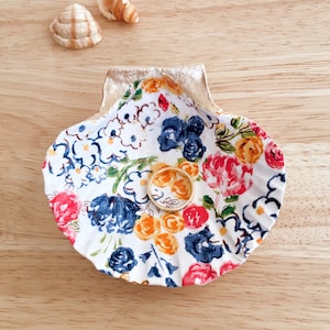 Scallop Shell Ring Dish, Floral Motif, Hand Painted, Coastal Home Beach Decor, Ideal Housewarming Gift