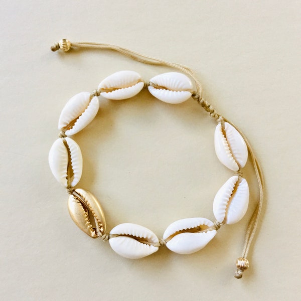 Boho -Chic: 14k Gold Plated Cowrie Shell Bracelet with Natural Shells & Gold-Filled Accents - Beach Vibes - Ideal Gift