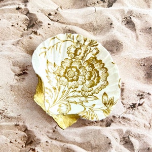 Hand Decorated Seashell Ring Holder: Coastal Home Decor