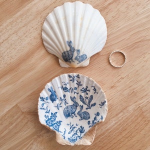 Decoupage Scallop Shell Ring Dish: Coastal Bunny Decor