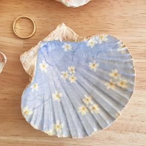 Scallop Seashell Ring Dish with Floral Design - Coastal Home Decor, Beach-Inspired Housewarming Gift