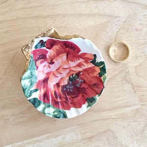 Scallop Shell Ring Dish – Coastal Decor, Beach Floral Décor, Jewelry Holder - Ideal Housewarming Gift