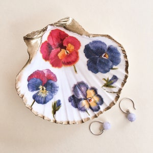Scallop Shell Ring Dish - Natural Seashell - Coastal Home Beach Decor - Jewelry Holder - Perfect Beach Theme Gift