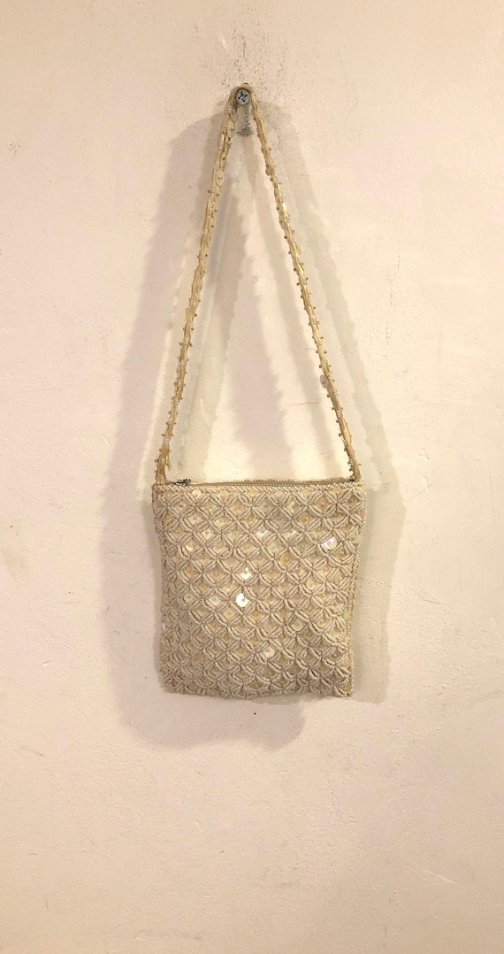 An ivory beaded and sequined zippered evening bag 