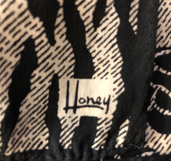 Honey - A soft, Silk Black & White abstract flora… - image 7