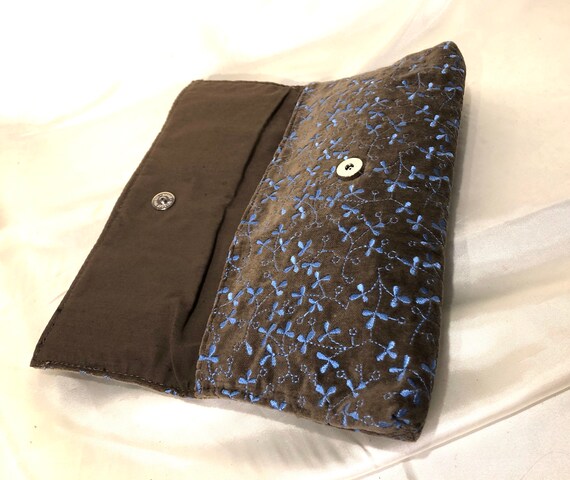 GAP - A soft velvety clutch with a lovely embroid… - image 3