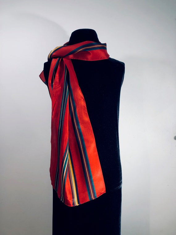 Echo - A chic & classically stylish soft silken v… - image 4