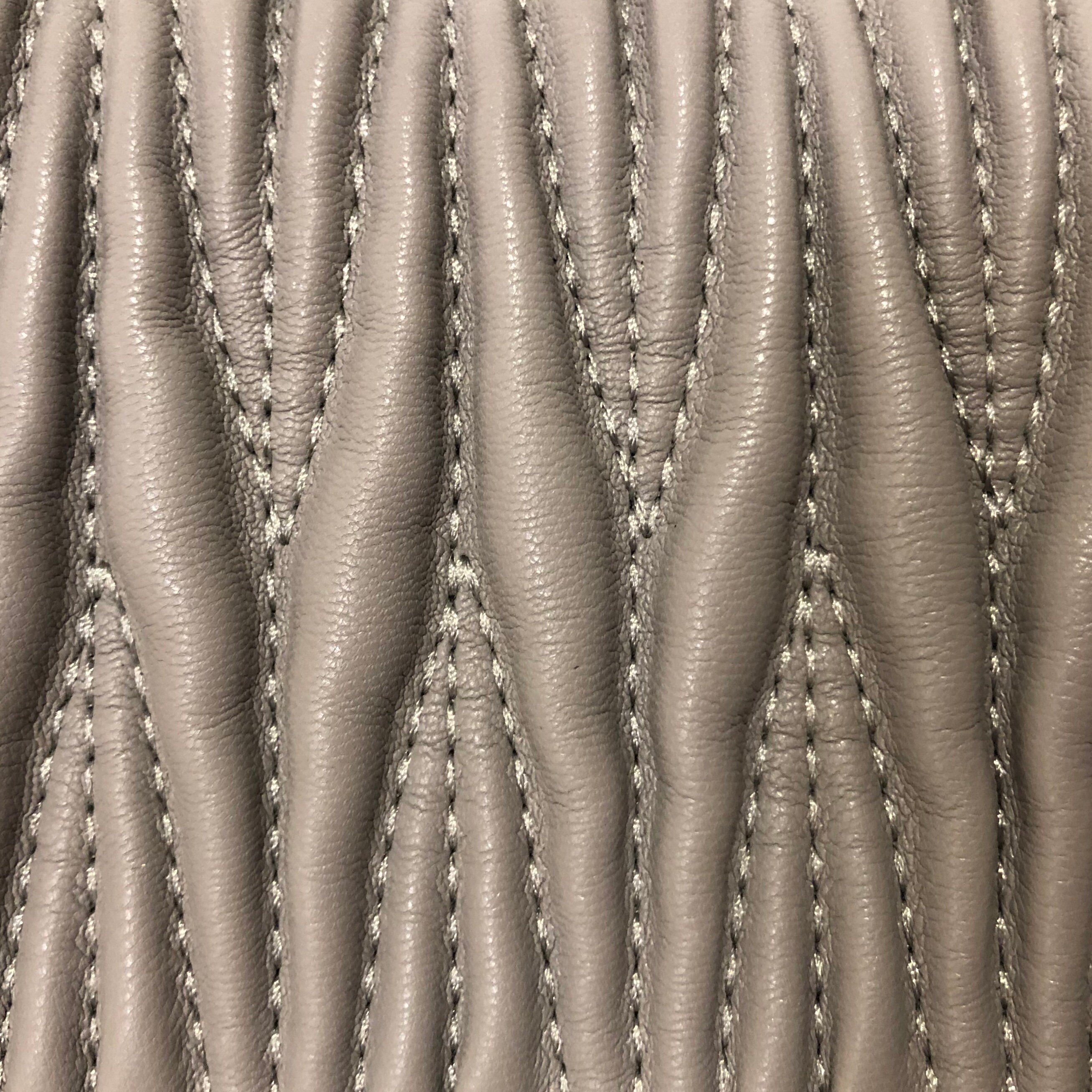 Max Studio - A Pearly Gray Cross Body Bag With a Decorative