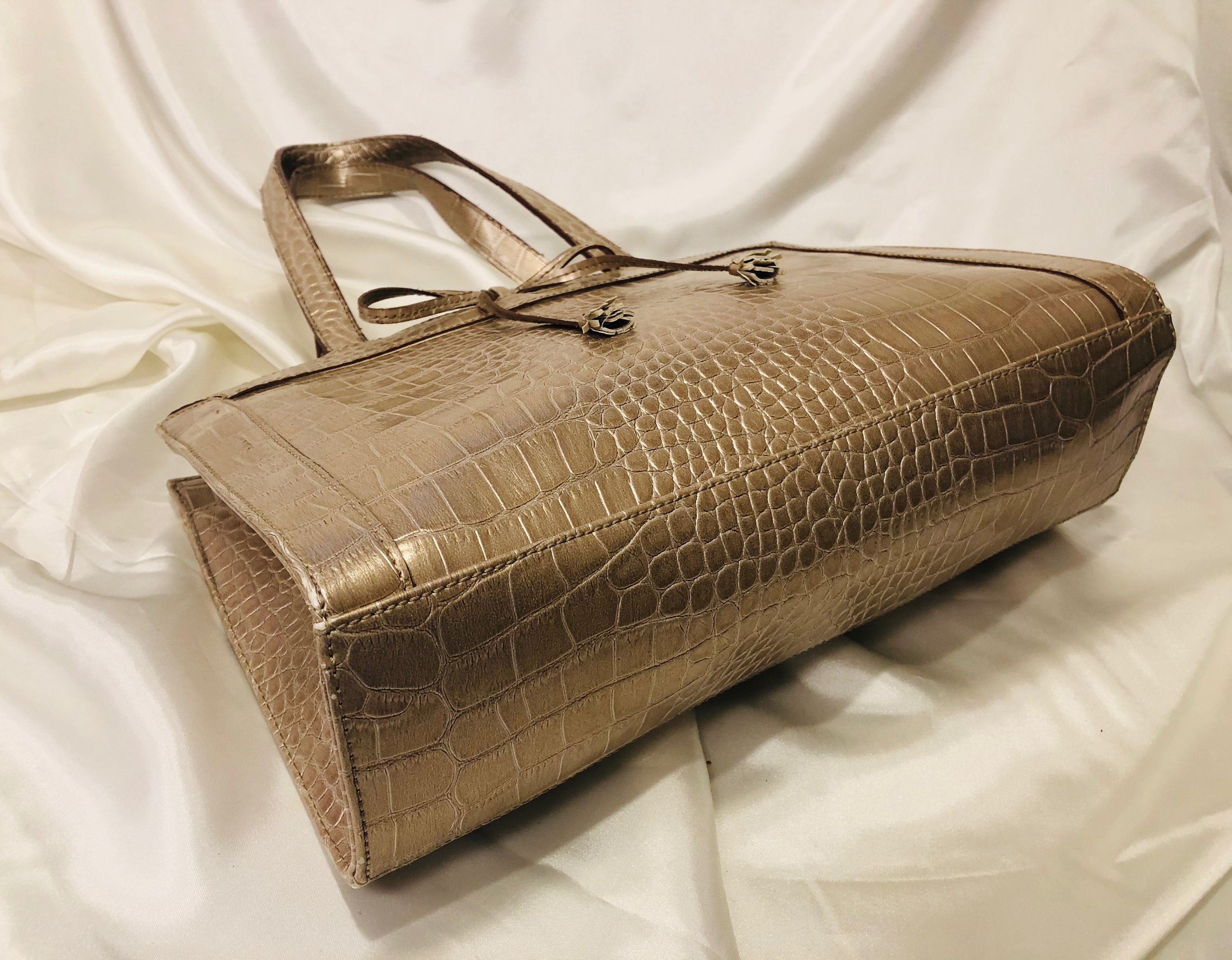 Liz Claiborne A Light Golden Mock Croc Leatherette Handbag 