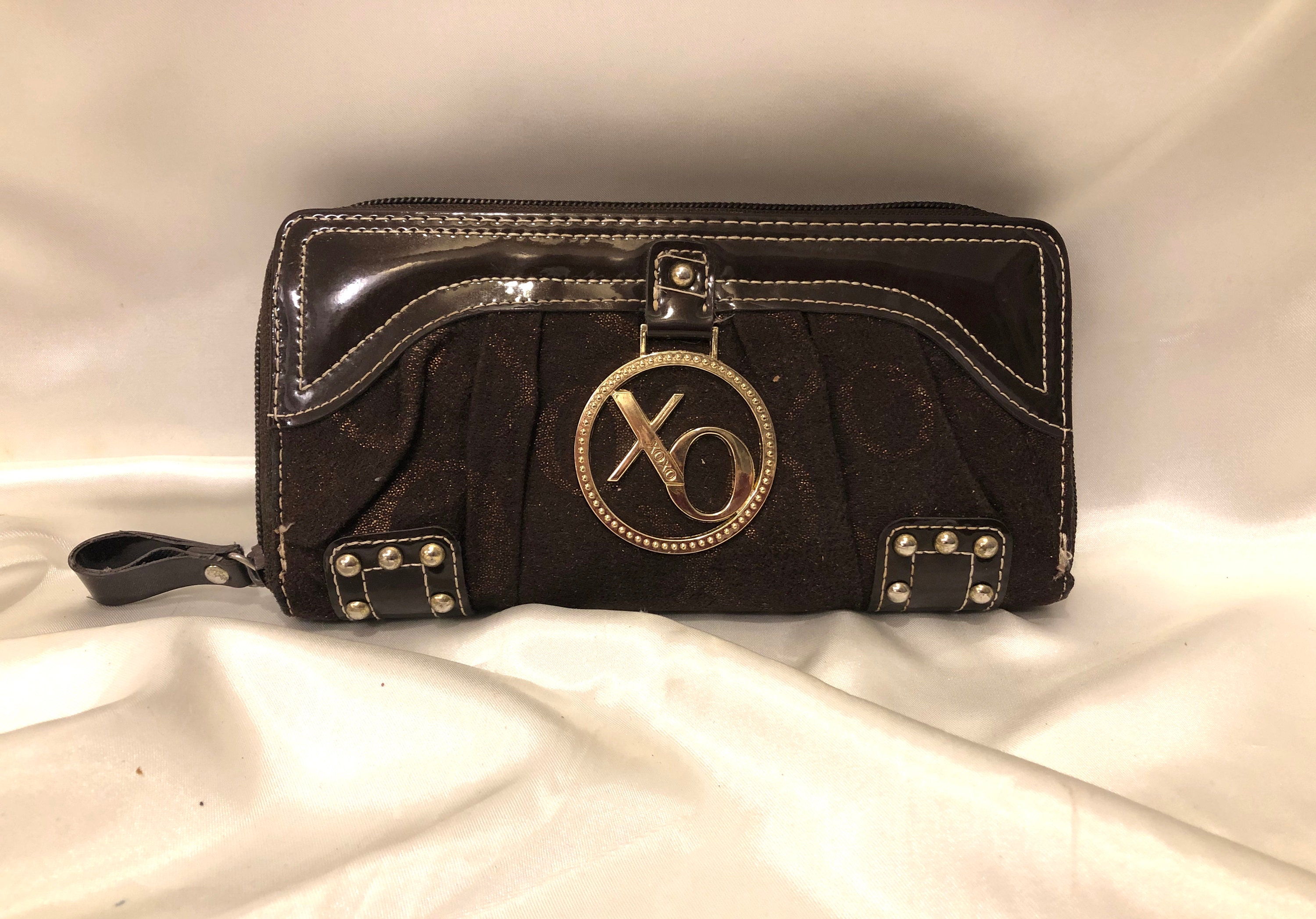 [HAZZYS] 25SS Brown Initial Pattern Half Wallet / 韓国発 HAZZYS] 25SS Brown Initial Pattern Half Wallet / 韓国発