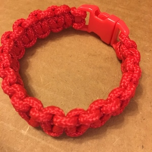 Rote Paracord Armband