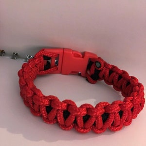Rot und schwarzes Paracord Armband