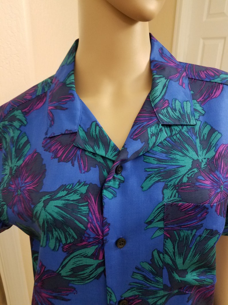 Slim Fit Eco-Friendly Biodegradable Lyocell Hawaiian Print Men/'s Shirt by Marc Anthony Vibrant Blue and Purple Floral Pattern