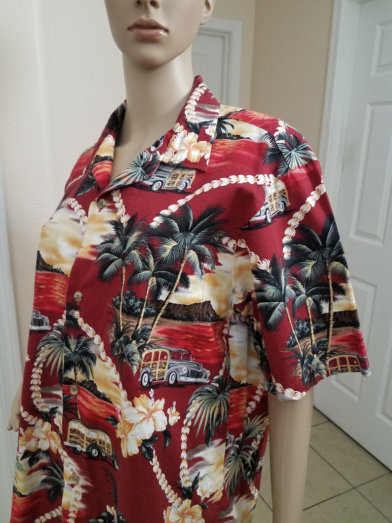 Palm Trees Vintage 1970/'s Red and Gold Hawaiian Print Men/'s Shirt Tropical Flowers Casual Vintage Woody Station Wagon on the Beach