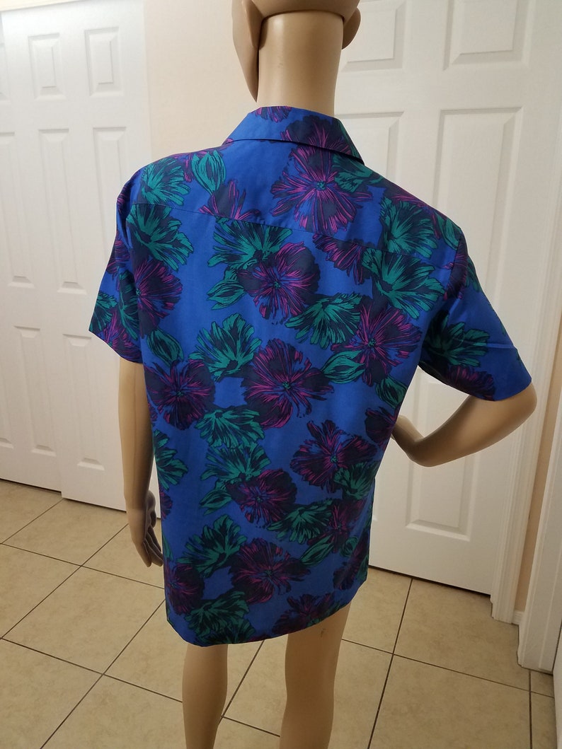 Slim Fit Eco-Friendly Biodegradable Lyocell Hawaiian Print Men/'s Shirt by Marc Anthony Vibrant Blue and Purple Floral Pattern