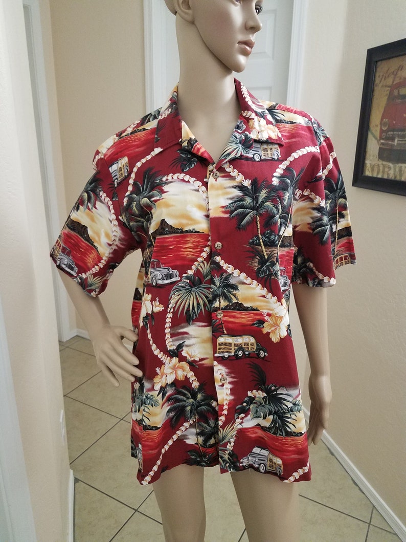 Palm Trees Vintage 1970/'s Red and Gold Hawaiian Print Men/'s Shirt Tropical Flowers Casual Vintage Woody Station Wagon on the Beach