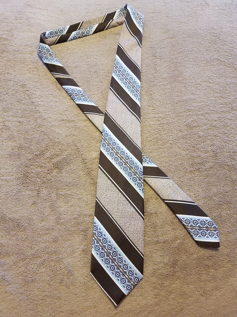 Classic Vintage 70/'s Textured Polyester Neck Tie Blue and Brown Patterned Stripes Regalon High Quality