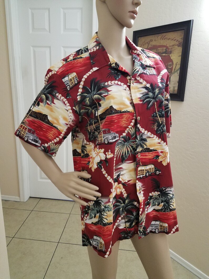 Palm Trees Vintage 1970/'s Red and Gold Hawaiian Print Men/'s Shirt Tropical Flowers Casual Vintage Woody Station Wagon on the Beach